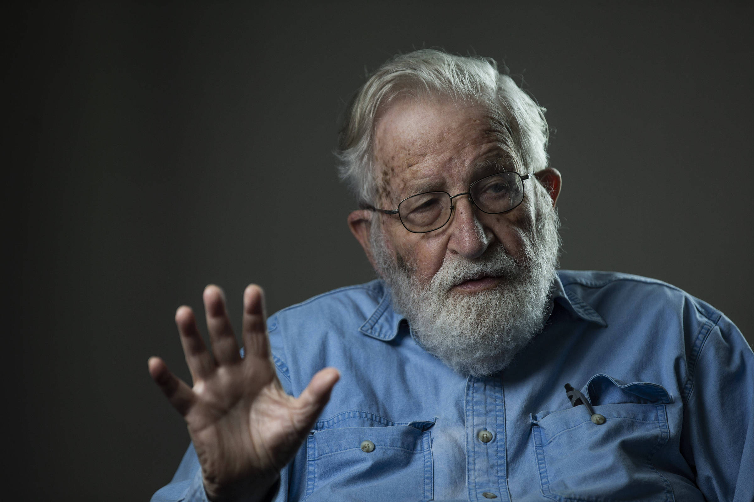 Chomsky: Não podemos deixar a Covid-19 nos levar ao autoritarismo – Blog da Boitempo
